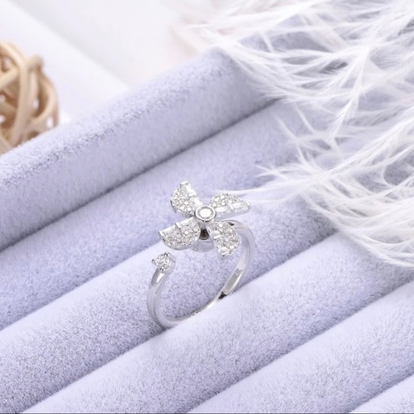 Windmill Fancy Fidget Spinner Crystal CZ Rotating Silver Ring Resizable - Picture 6 of 6